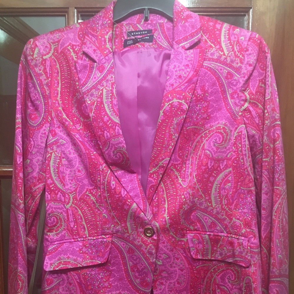 Pink paisley fitted blazer, gold buttons and lined